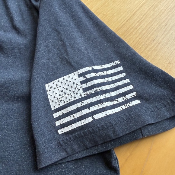 Under Armour Men's Charcoal Graphic Tee - Picture 5 of 9